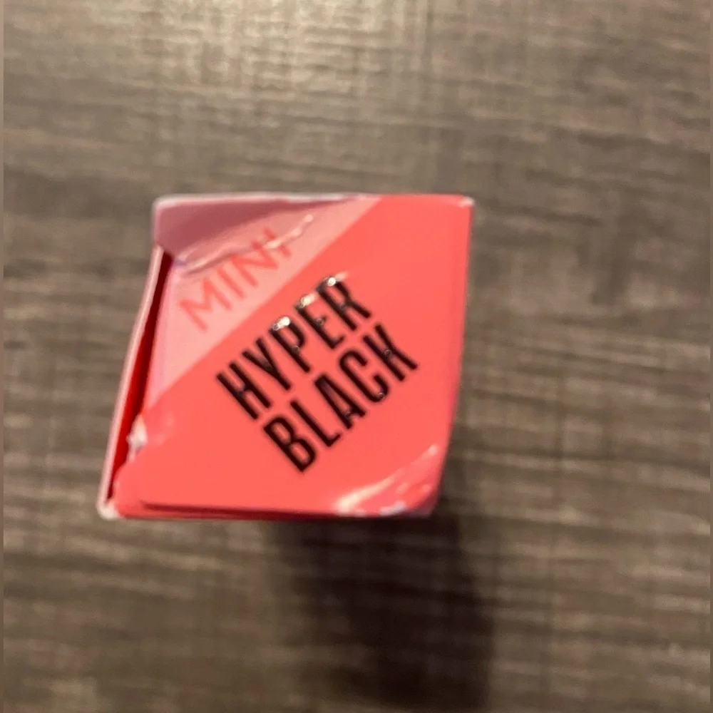 NEW - Benefit Fan Fest Fanning Volumizing Mascara. Black. (Box dented)